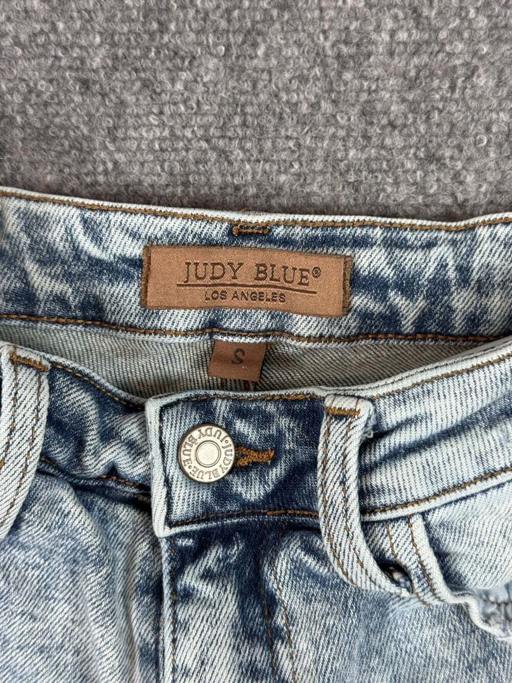 Judy Blue Women’s Light Wash Distressed High Rise Stretch Denim Shorts S - Picture 3 of 11